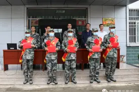 有志青年从军建功，热血男儿矢志报国——两当县10名应征青年今日奔赴军营图片