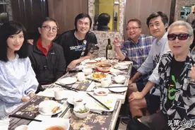 米雪与众老艺术家合影，刘松仁被曝中风后暴瘦，88岁刘兆铭抢镜图片
