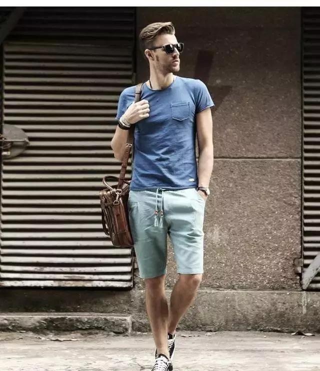 选择一组比较撞的色彩搭配,莫名的很好看(夏季男士穿衣搭配图片) - 趣