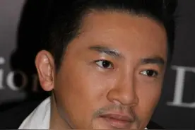 五阿哥变成“玻尿酸男神”，曾经不老男神，如今大变脸图片