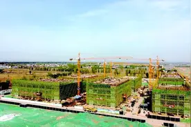 山西综改示范区蔚蓝谷全智能预制装配式建筑产业园：近千名建设者抢抓进度 力推项目早日建成达效图片