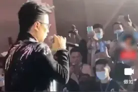 汪峰赚240万只唱三首歌，拒绝粉丝献花直接走人？他火速澄清图片