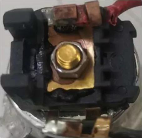 车载点烟器和电源接口使用不当造成线路老化和起火