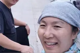 离婚前夕丈夫突遇车祸失忆！淄博一女子的决定：放下过去，照顾男子8年图片