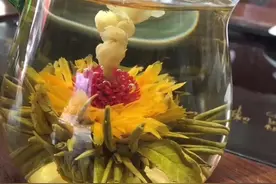 花茶可以加蜂蜜一起泡吗，需要注意什么？图片