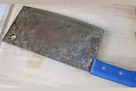 菜刀生锈太钝，不用花钱磨刀了，大厨教你一招，菜刀立马锋利如新图片