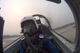 跨代突破贴近实战！首批初教-6直上新型高教-10飞行学员顺利开飞图片