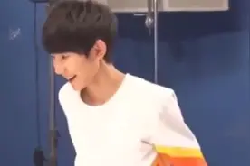三小只集体卖萌，王源还出现可爱15连拍，心都被萌化了！视频封面