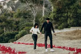 恭喜！费城前锋求婚成功，山顶烛光晚餐太浪漫图片