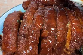 扣肉这样做炸出来的虎皮特别漂亮，而且吃起来柔嫩鲜香而不油腻图片