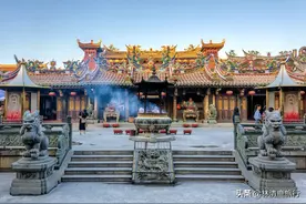 中国香火最旺的关帝庙，求财求平安很灵验，要上香得排长队图片