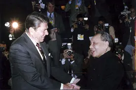 1997年，邓小平逝世的消息一经发布，各国媒体都如何评价？图片