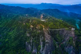 湖南的“奇峰峻山”，景色堪称长沙第一险，有“小华山”的美誉图片