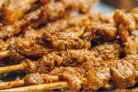 微凉的武汉秋夜，来吃烧烤啊图片