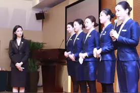 展礼仪之美 筑服务之基—金茂物业写字楼开启“礼仪培训年”图片
