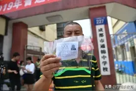 成都考王53岁第24次高考420分：明年再战，考不上大学不舒服图片