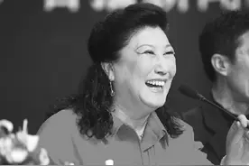小姨子谢大脚出车祸，有点心疼赵本山图片