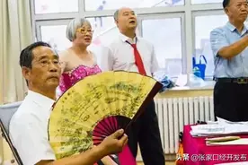 快乐的“老顽童” ——记张家口经开区东宁街社区老党员潘振宪图片