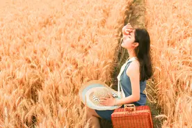 女人想被“撩”时，会发出这3个信号，错不了图片