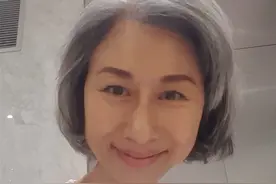 叶倩文迎60岁生日，首晒满头白发照，称希望粉丝接受她的皱纹白发图片