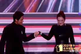 明星和演员的区别？“陈坤扶巩俐”上热搜，更绅士的却另有其人图片