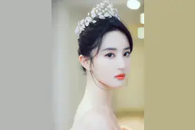 你适合"披头发"还是"扎头发"，主要取决于5个部位，发际线很关键图片
