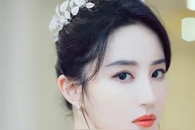你适合"披头发"还是"扎头发"，主要取决于5个部位，发际线很关键图片