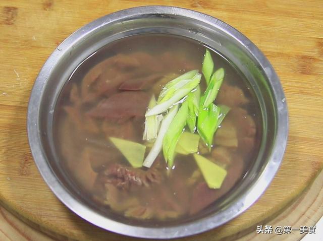 腰花这样炒脆嫩不腥臊，饭店的厨师长都这样做，男人聚会必备菜