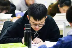 “一人考研，全家吃土”，研究生“烧钱”专业，学费能买一套房图片