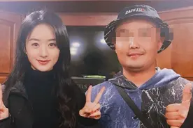33岁赵丽颖杀青照曝光，生图皮肤白到发光，气质甜美不似孩子妈图片