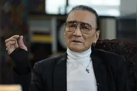 “忘年恋”甜蜜复合，曾掌掴81岁曾江，谢贤不一样的人生图片