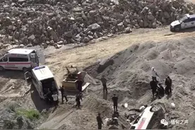 缅甸佤邦特大交通事故致7人死亡，其中6人是中国人图片