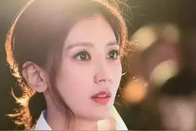 一代女神贾静雯生三个孩子经历两段婚姻，如今绽放的越发精彩夺目图片