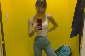 小说：我和女同事出差，进了火车软卧，才发现包厢里竟只有两个人图片