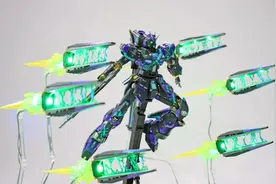 RG牛高达改色之黑暗之魂，加灯效果也太炫酷了吧图片