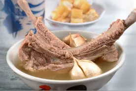 #玩转生活就要X# 新加坡十大必吃美食之——肉骨茶图片