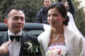 “年年离婚，岁岁破产”，嫁豪门替夫还债4亿，刘涛经历了什么？图片