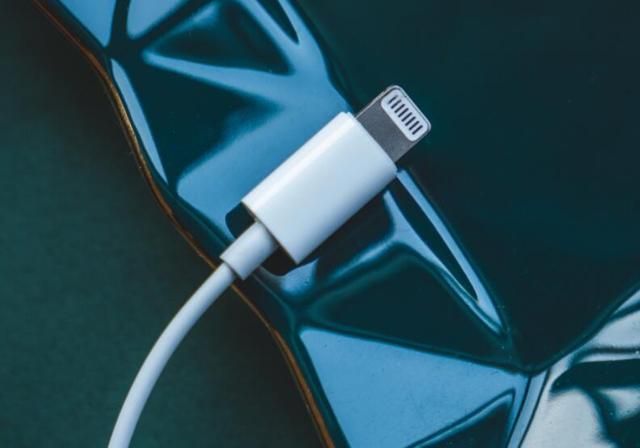 苹果Lightning耳机和3.5mm耳机有什么不同？这四点直接影响音质