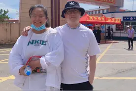 张鹤伦陪外甥女中考，惋惜自己是清华遗憾！张鹤帆：才差497分图片