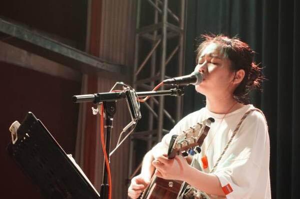 来看看哪个因剽窃而爆火的花粥