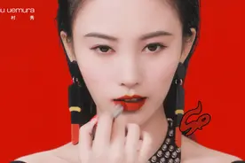 鞠婧祎大背头露全脸，没了妆发辨识度也没了，头发好像也不怎么多图片