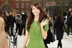 今夏“时髦绿”林允儿穿绿色长裙清新脱俗 像灵动的仙子图片