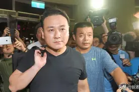 绿营唆使台大学生闹事结果被打伤“统促党”成员判赔45万图片