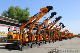 山东中小型工厂企业两周出新 微型挖掘机成海外新宠图片