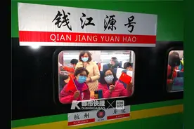 再见了，绿皮火车；你好，“复兴号”绿巨人！图片