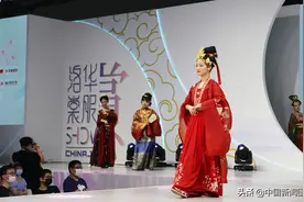 ChinaJoy华服大赏：模特古装汉服走秀 演绎中国民族服饰礼仪文化图片