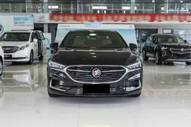 在父母的赞助下提车别克君越！652T尊贵全款落地249600，这价贵吗图片