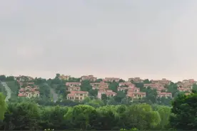 温泉产业与违建别墅：辽宁营口温泉小镇数千亩土地被侵占调查图片