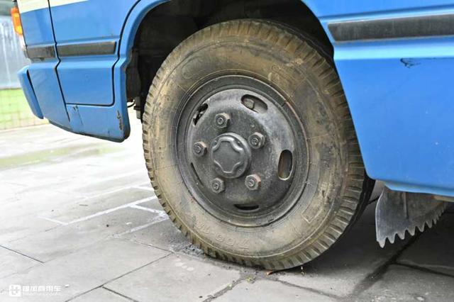 日系中巴经典车型，平顶二代丰田考斯特还记得吗？现在相当少见了