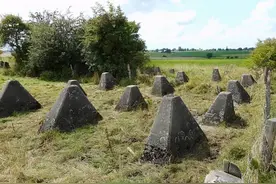 反坦克水泥墩“龙牙”，其实使用很复杂，不是简单的部署安装图片